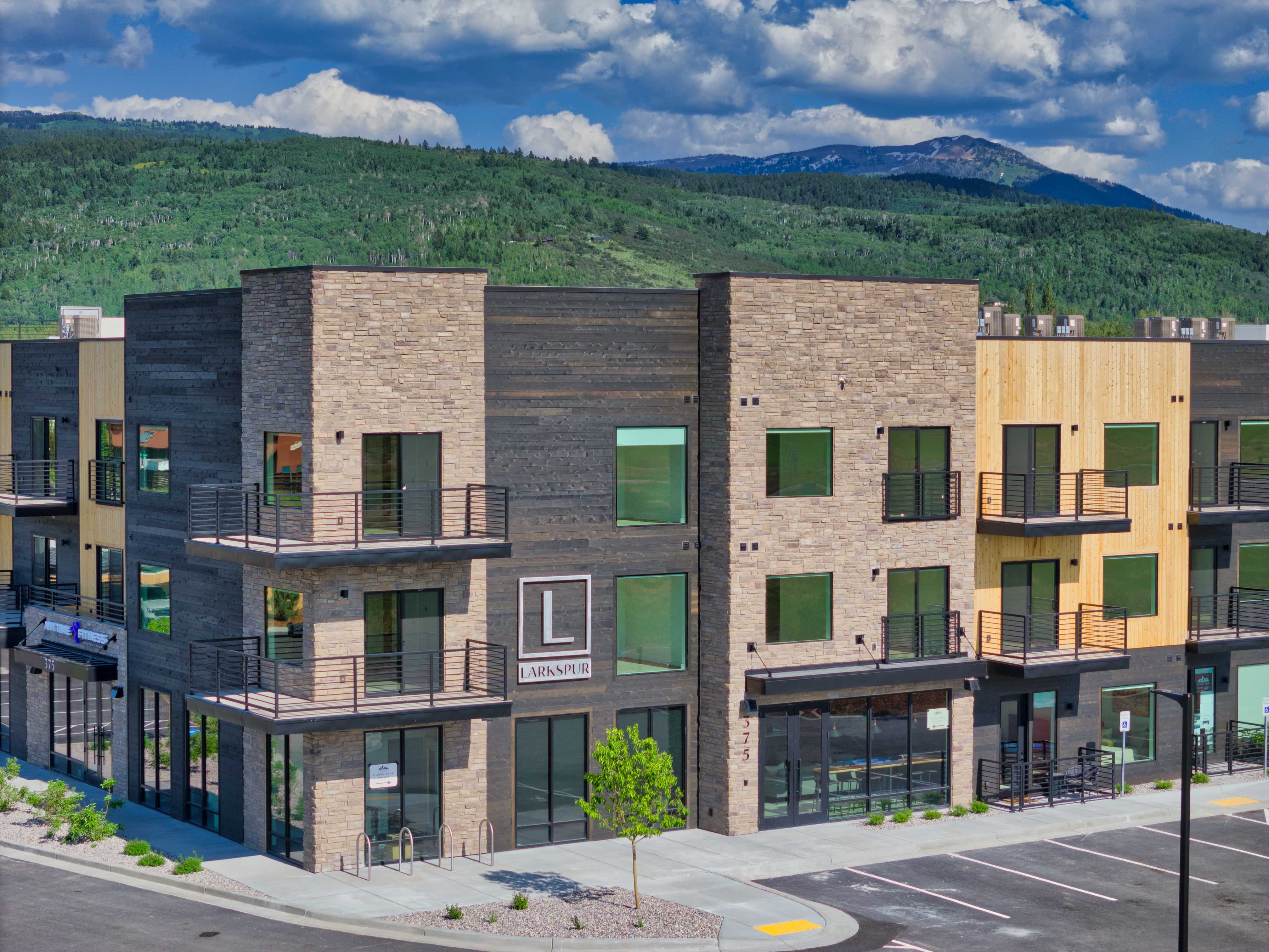 Image of the larkspur appartments
